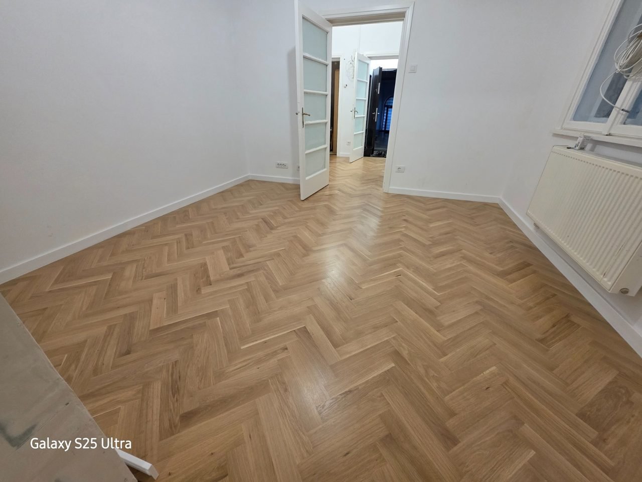 Parchet montat în model chevron